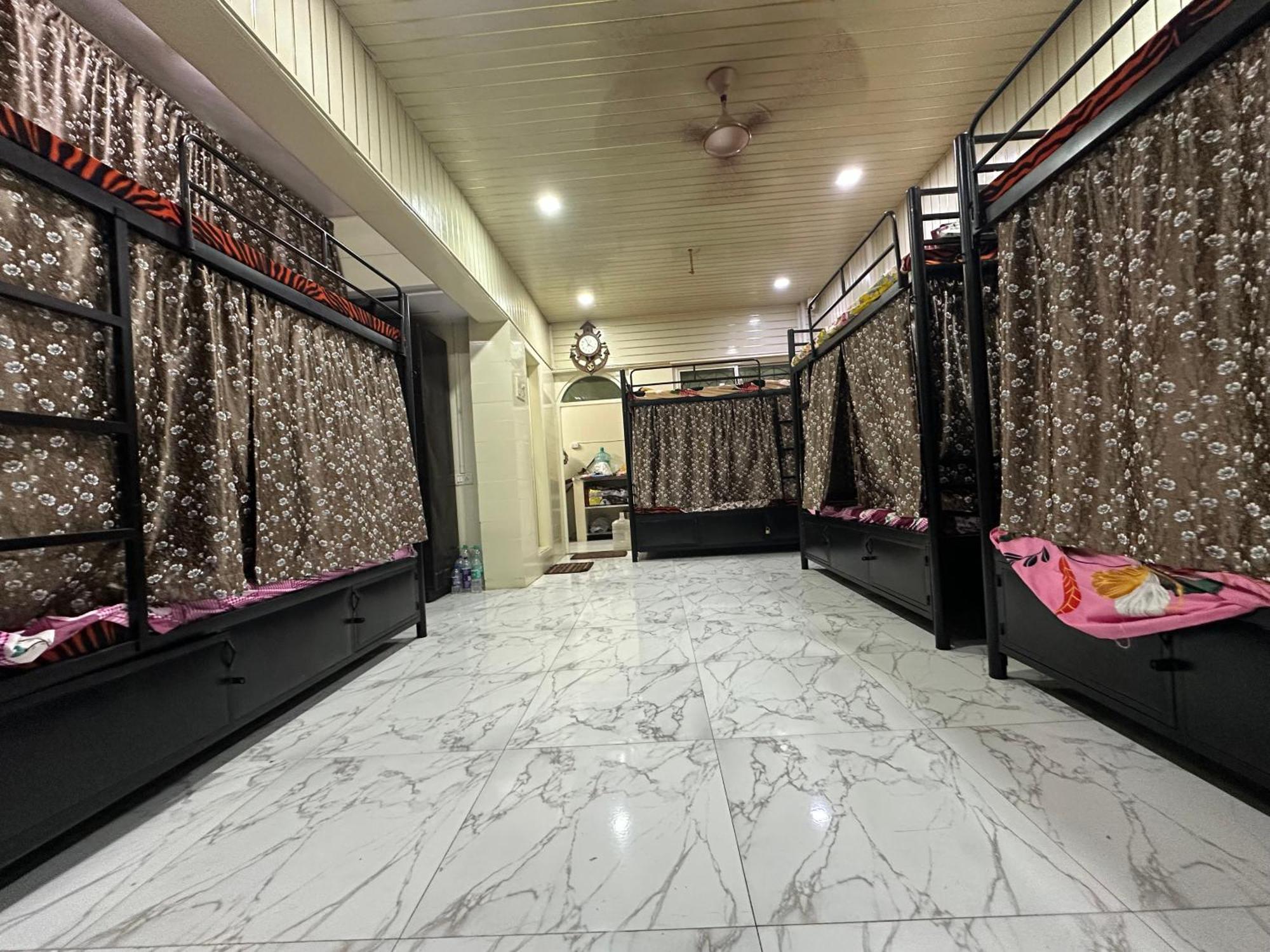 Hostel Balaji In Andheri *